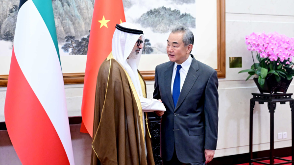 Chinese FM calls on Middle East, Gulf parties to resume dialogue