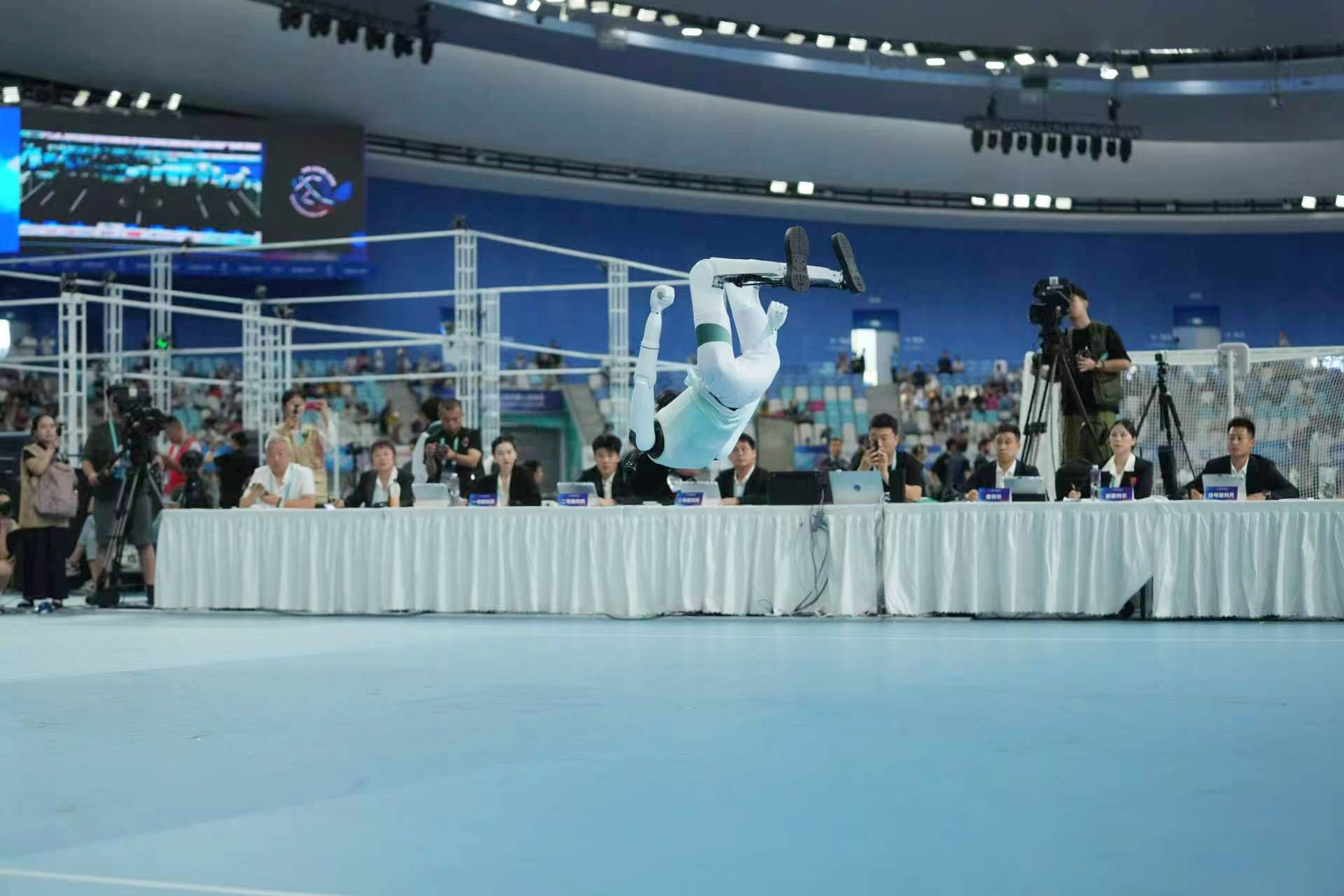 Floor exercise competition at the second World Humanoid Robot Games. /Qu Bo