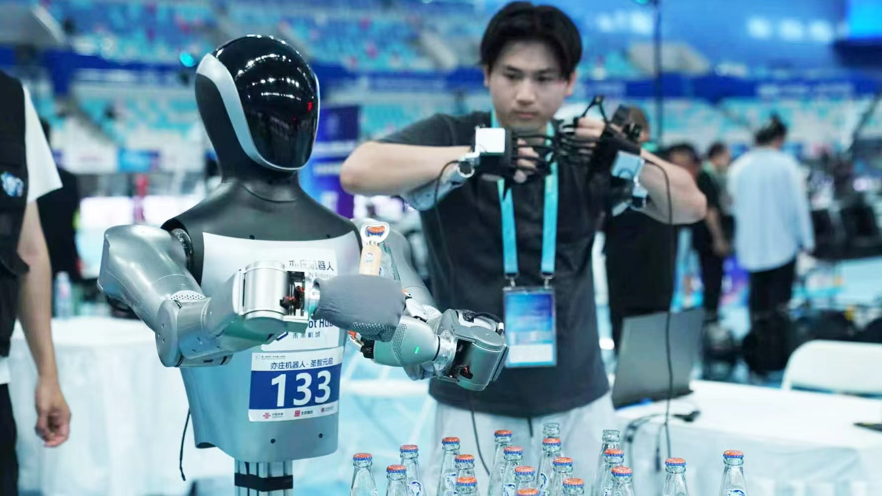 Scenario-based competitions at the second World Humanoid Robot Games. / Photo by Qu Bo