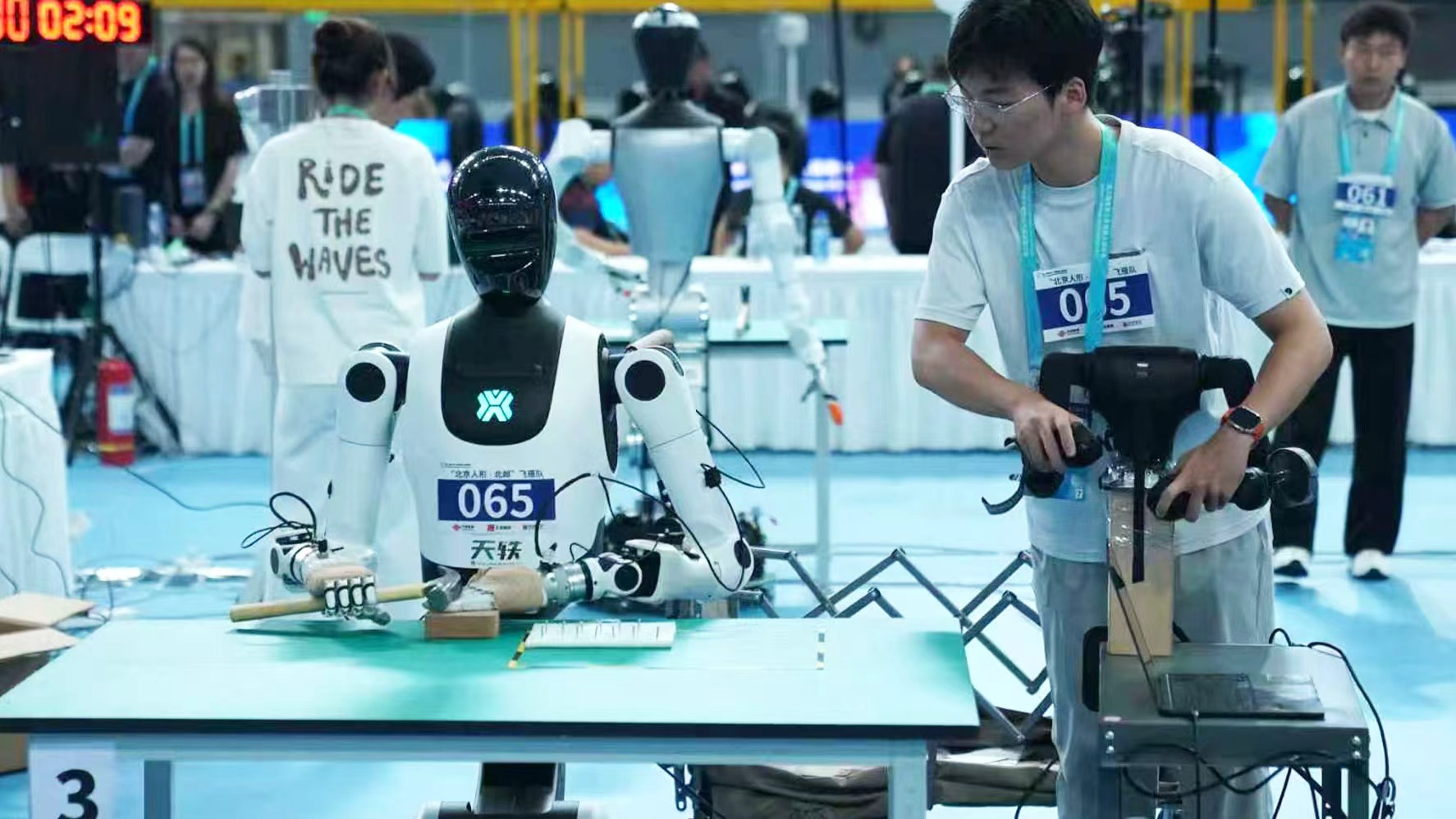 Scenario-based competitions at the second World Humanoid Robot Games. / Photo by Qu Bo