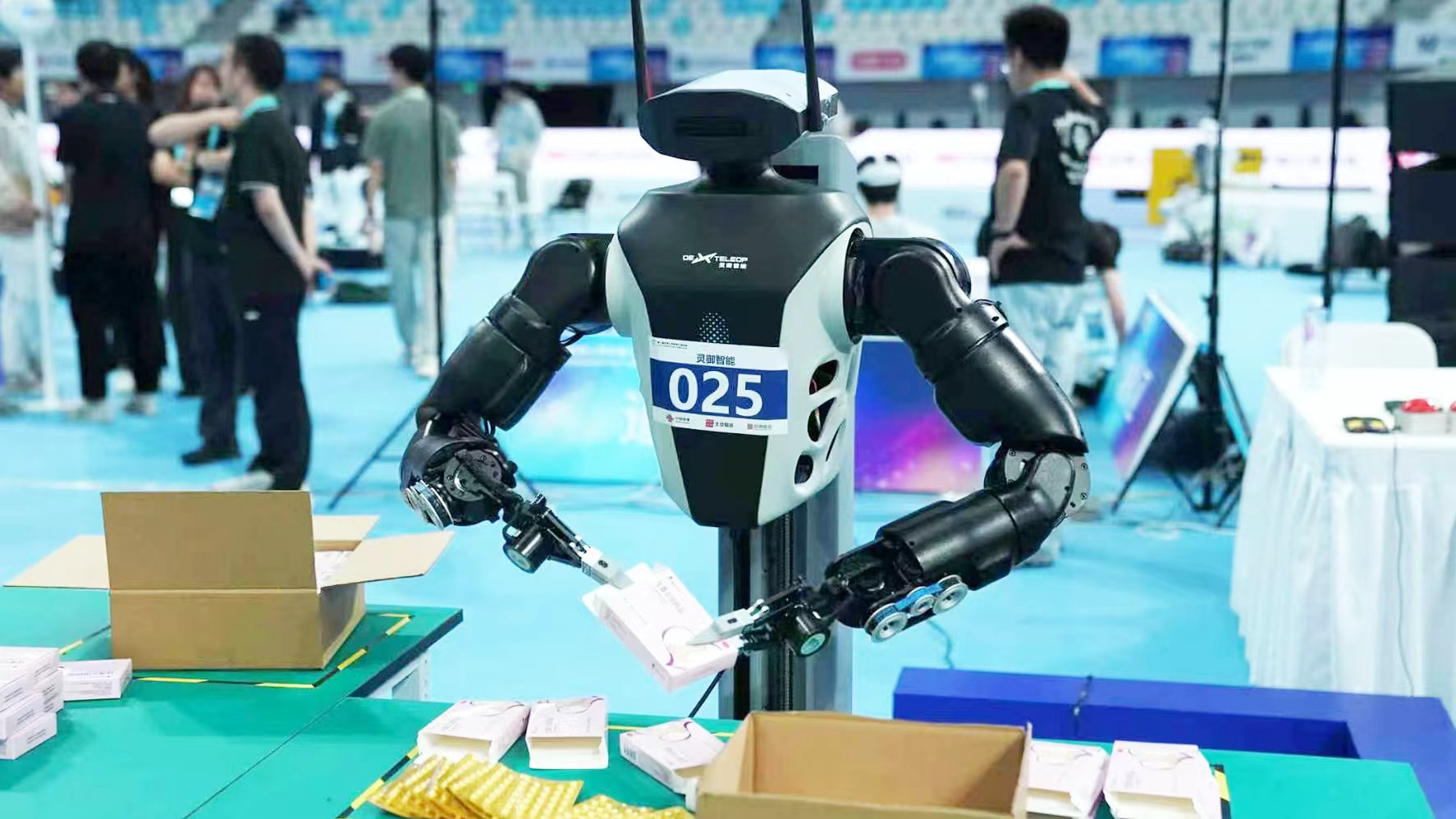 Scenario-based competitions at the second World Humanoid Robot Games. / Photo by Qu Bo