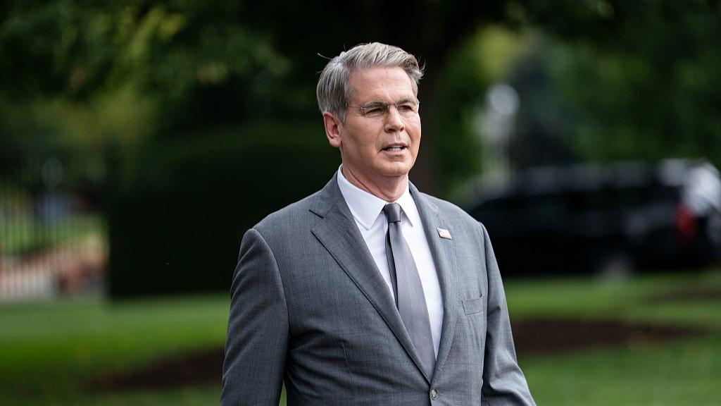 US Treasury Secretary Scott Bessent walks to speak to the rest of the media outside the West Wing of the White House in Washington, DC, US, August 20 2026. /VCG