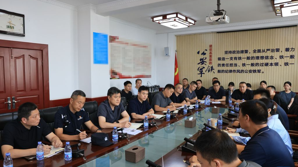 Police in central China's Henan Province hold a briefing before a coordinated operation on August 7 that dismantled a criminal gang involved in extorting online businesses. /Xinhua