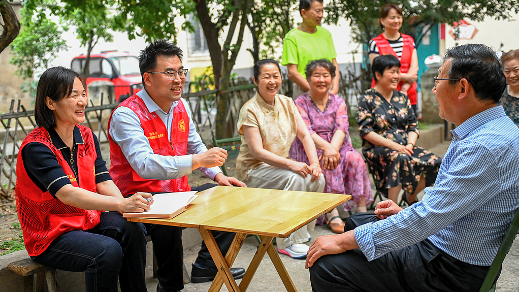 Local officials listen to residents' demands at a community in Luohe City, central China's Henan Province, May 13, 2026. /VCG