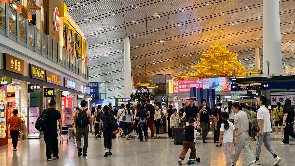 People are seen in Beijing Capital International Airport, Beijing, capital of China, August 9, 2026. /VCG