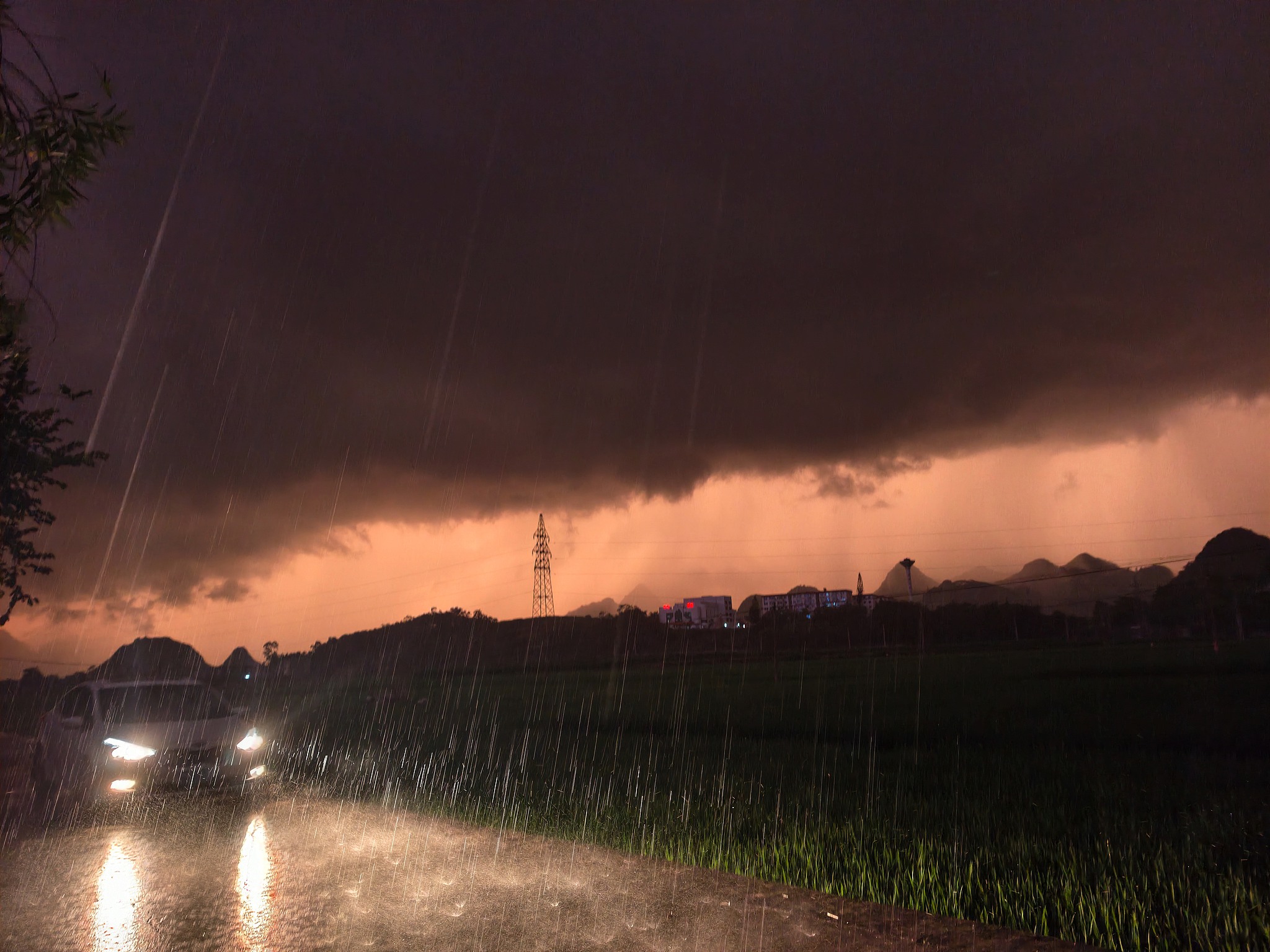 Torrential rain falls as Typhoon Narra approaches, Xincheng County, Guangxi Zhuang Autonomous Region, south China, August 24, 2026. /VCG