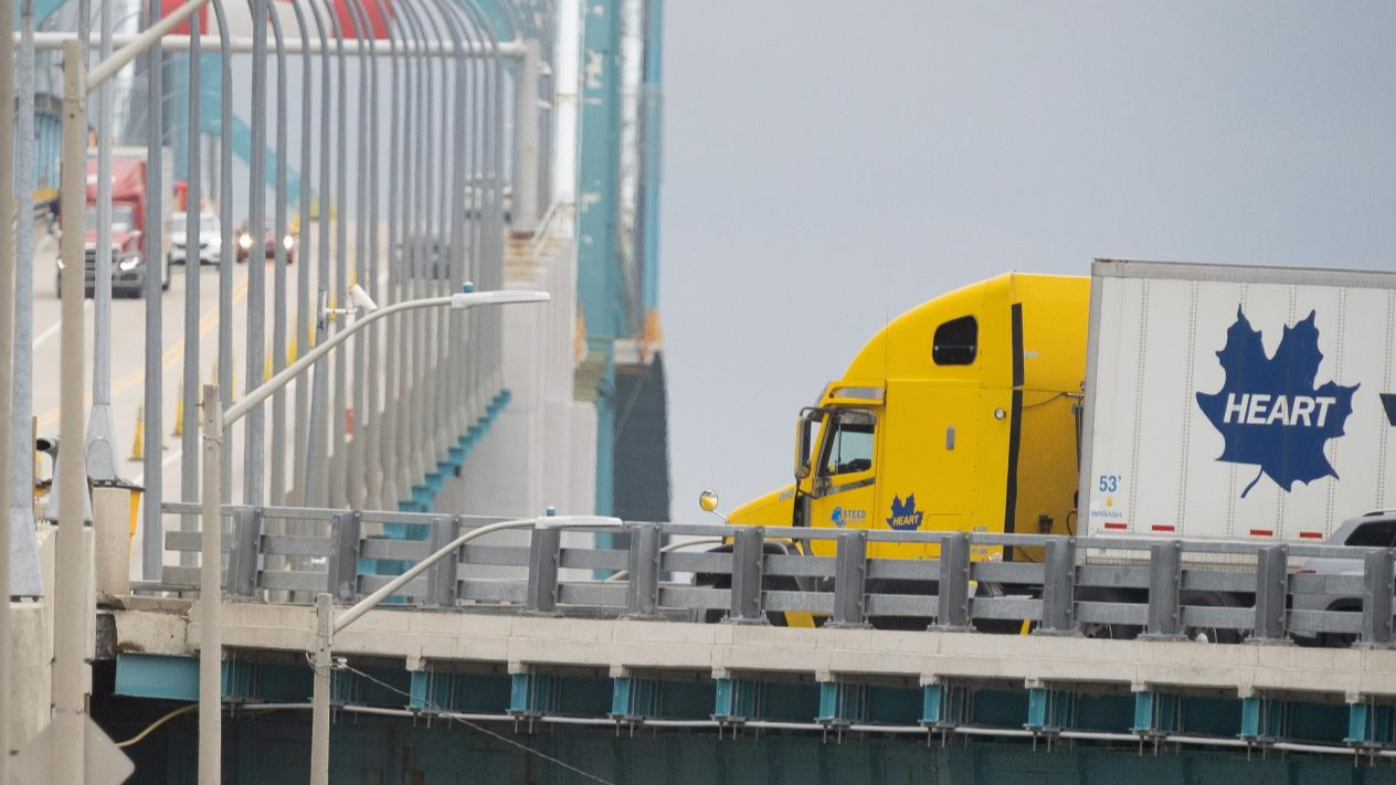 Transport trucks cross the Ambassador Bridge into the United States of America, from Windsor, Ontario, Canada, August 22, 2026. /CFP