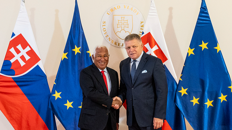 Slovak Prime Minister Robert Fico (R) shakes hands with European Council President Antonio Costa ahead of their meeting in Bratislava, Slovakia, August 25, 2026. /VCG