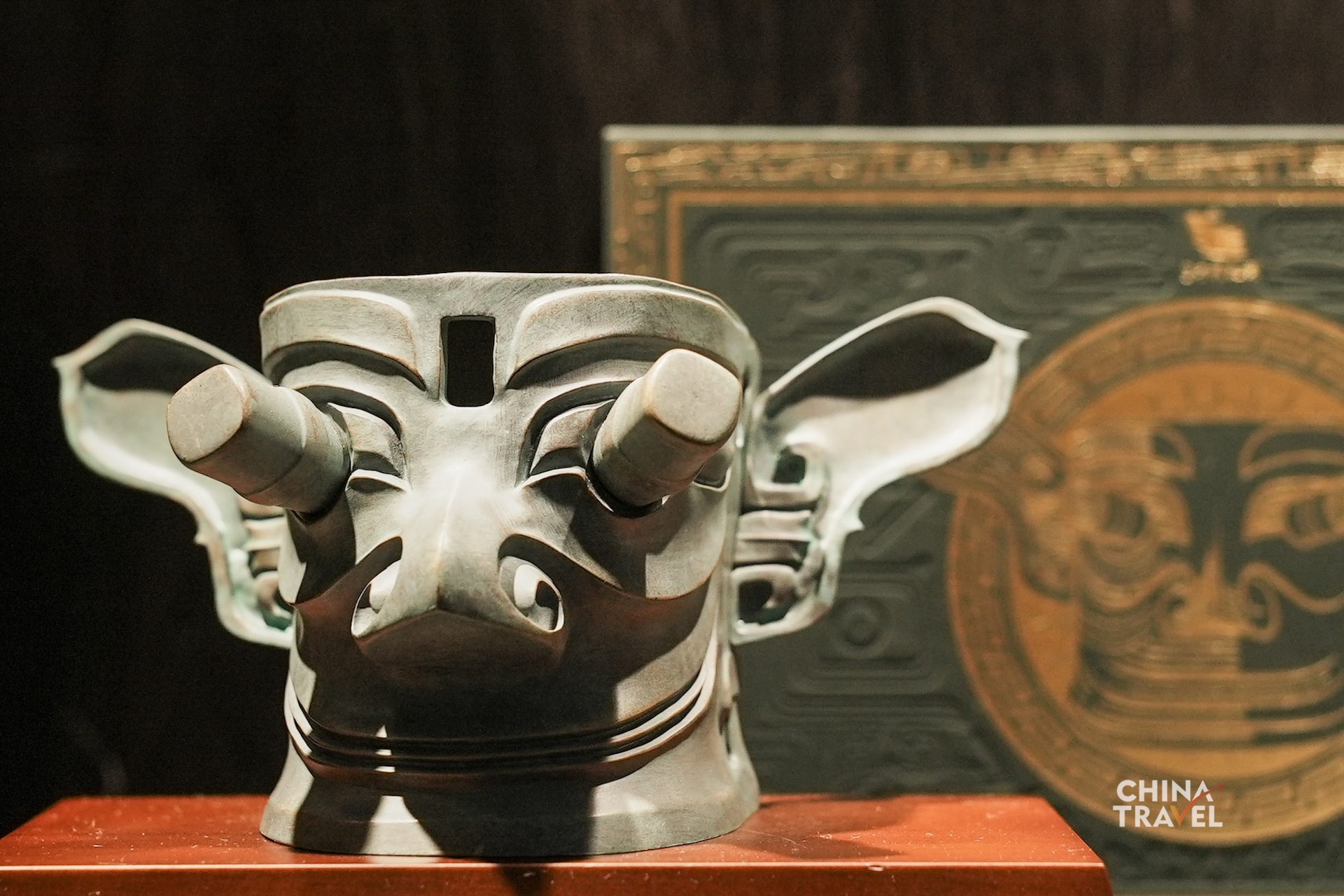 Cultural and creative products inspired by Sanxingdui artifacts bring the museum's iconic bronze figures and masks into everyday life. /CGTN