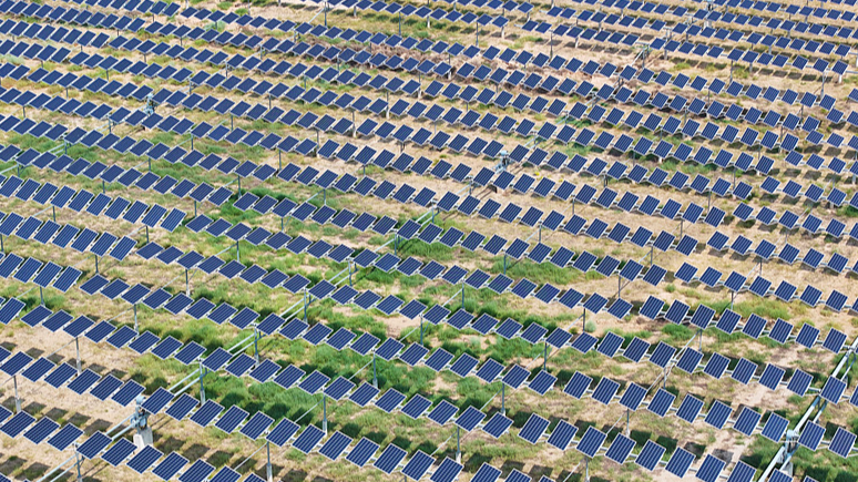 The photovoltaic panels of the Fourth Photovoltaic Power Station in Yinchuan transmit green electricity in the Gobi Desert, Yinchuan, China's Ningxia Hui Autonomous Region, August 25, 2026. /CFP