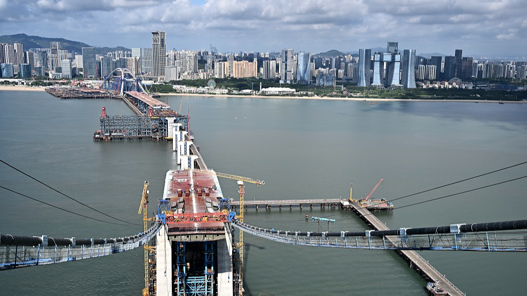 A view of the under-construction Xiamen–Kinmen Bridge (Xiamen section), July 8, 2026. /VCG