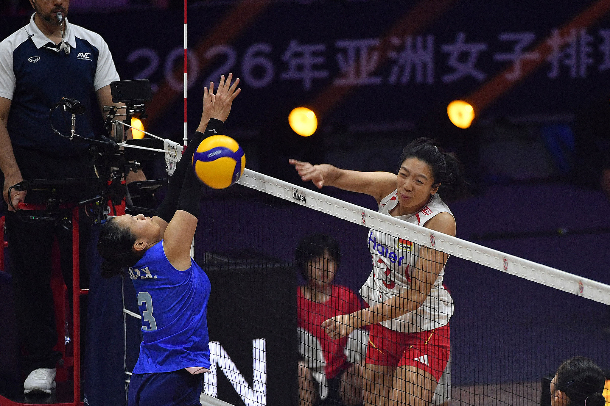 China's Tang Xin (R) spikes the ball in the Pool A match against Chinese Taipei at the Asian Women's Volleyball Championship in north China's Tianjin Municipality, August 26, 2026. /VCG