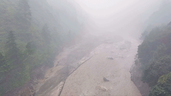 Landslide-dammed lake near Gyirong mudslide zone complicates rescue 
