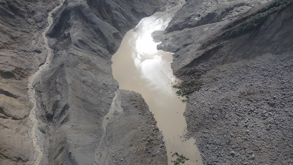 Landslide-dammed lake near Gyirong mudslide zone complicates rescue