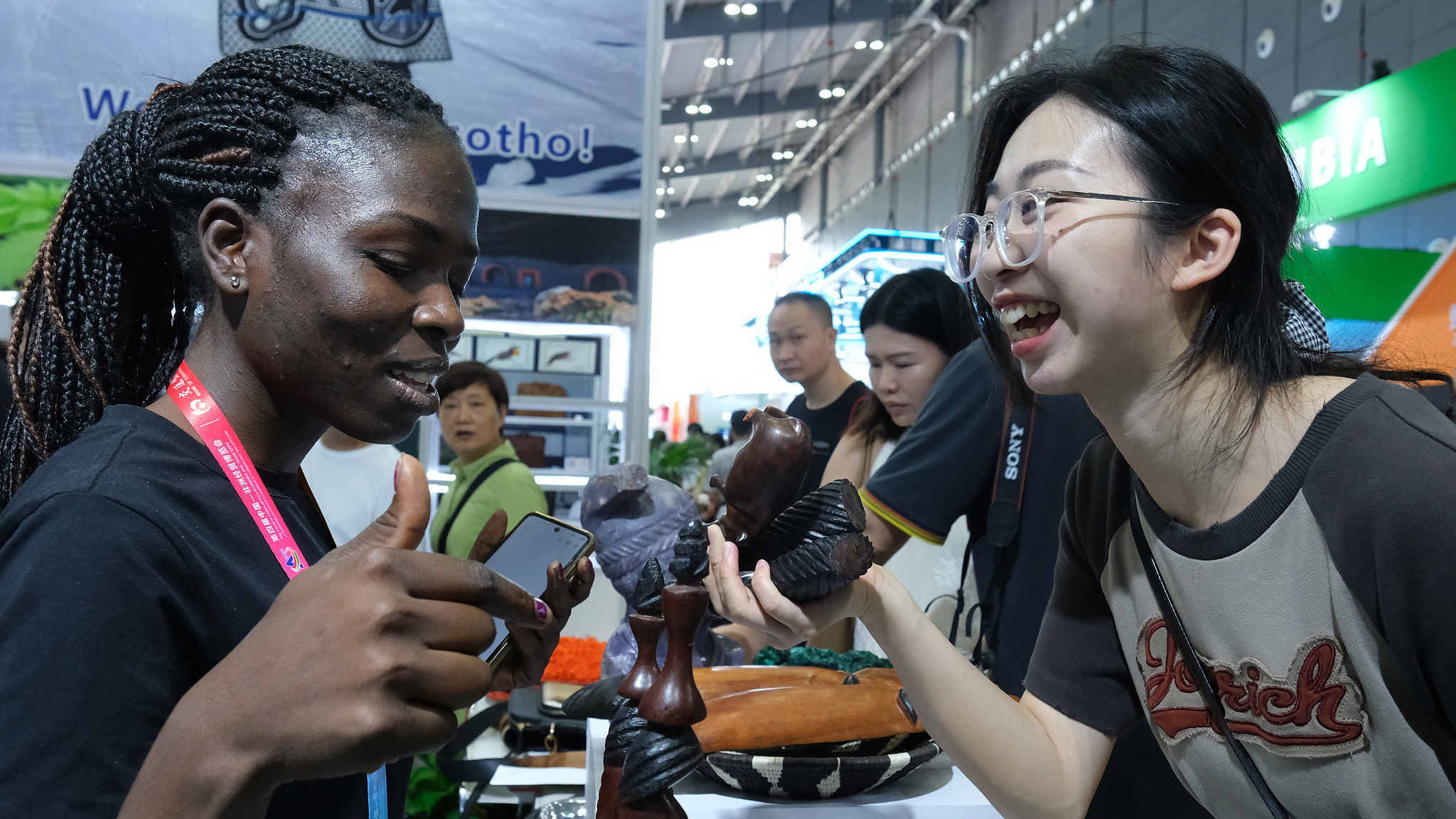 People select and purchase African specialty products at the fourth China-Africa Economic and Trade Expo, in Changsha, Hunan Province, central China, June 15, 2025. /CFP