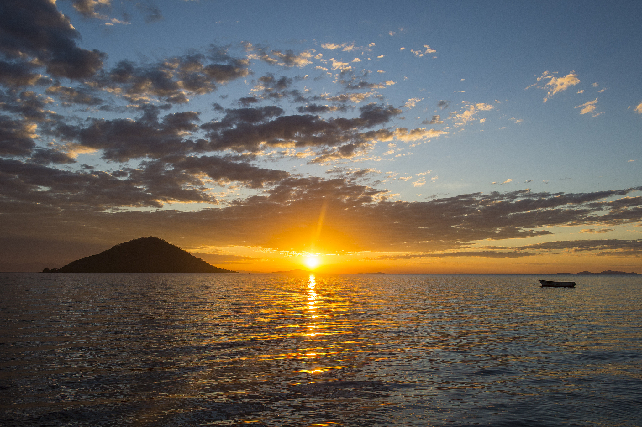 Sunset at Lake Malawi, the southernmost lake in the East African Rift system. /VCG