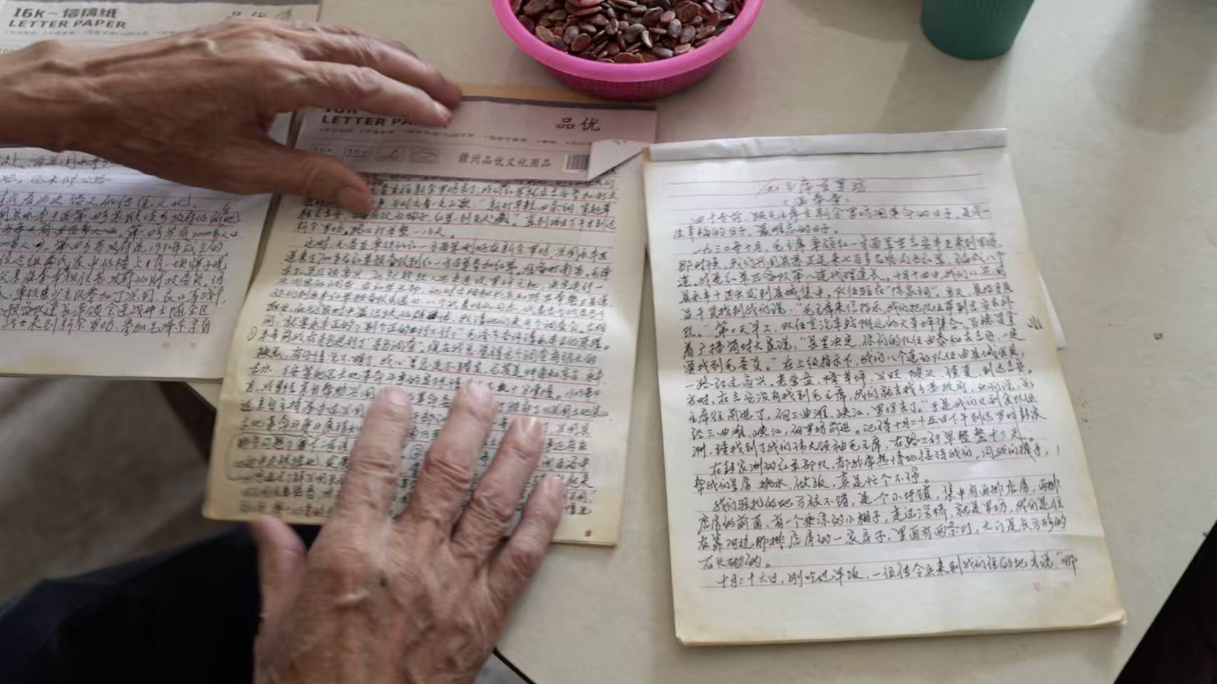 Wen Changxin shows handwritten notes for speeches about his father, Wen Fengzhang, and his memories of the 1930 Xingguo Survey, at his home in Yongfeng Township, Xingguo County, Jiangxi Province, China, August 27, 2026. /CGTN