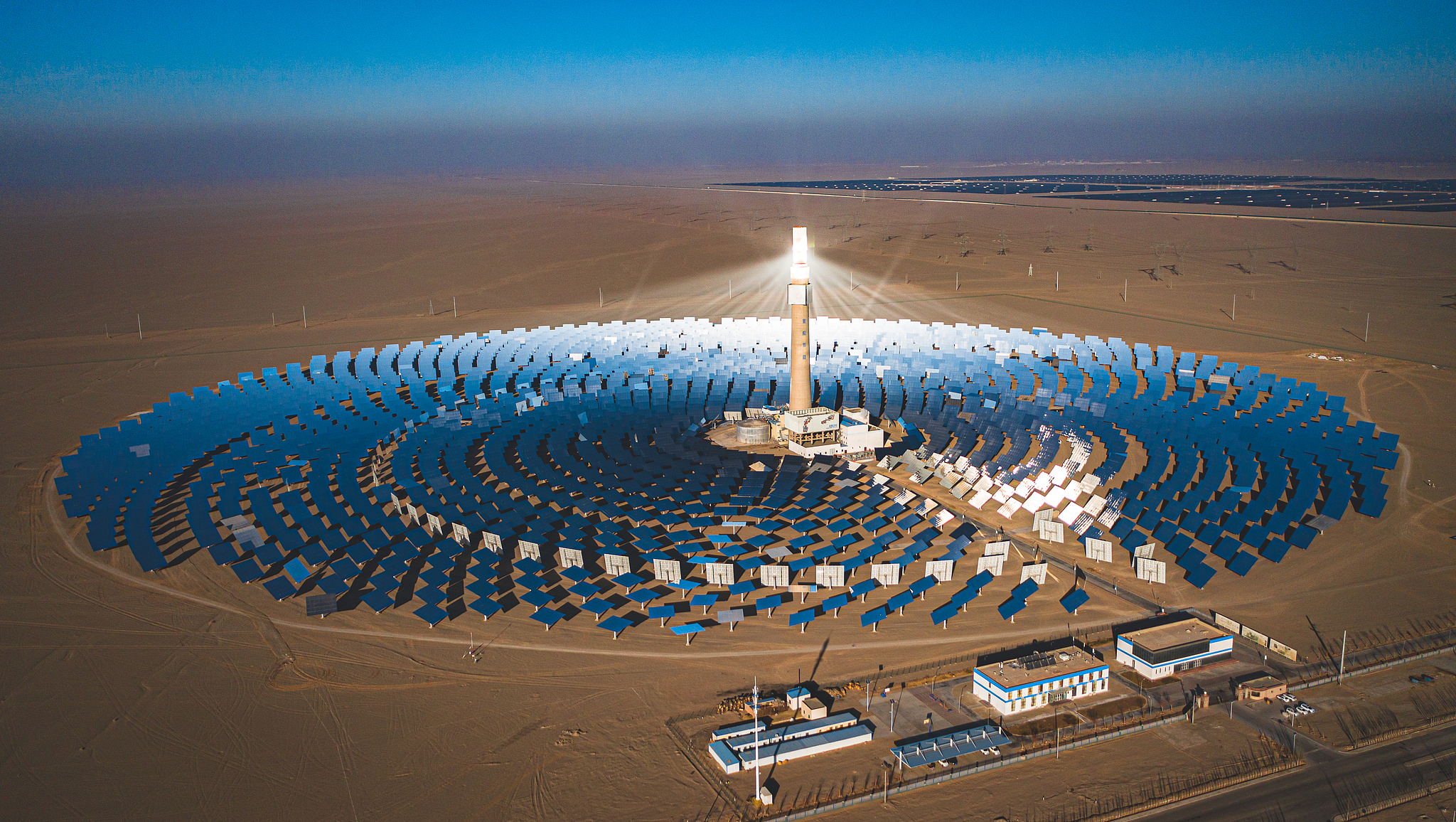 A file photo of a solar power tower at the Dunhuang solar power plant in northwest China. /CFP