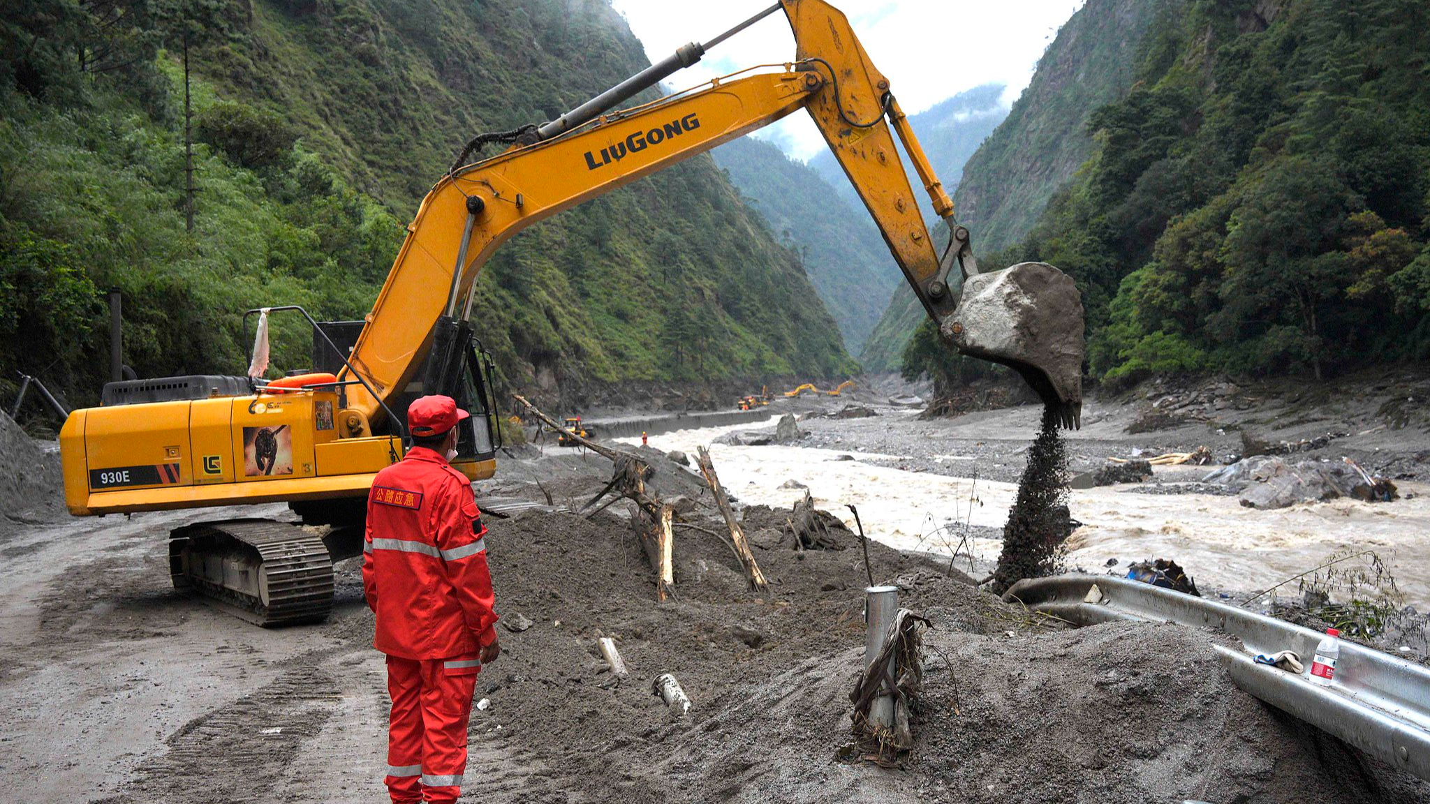 Excavators, loaders and other heavy machinery work to clear debris and restore access along a disaster-hit road in Gyirong County, Xigaze, southwest China's Xizang Autonomous Region, on August 28, 2026. /VCG