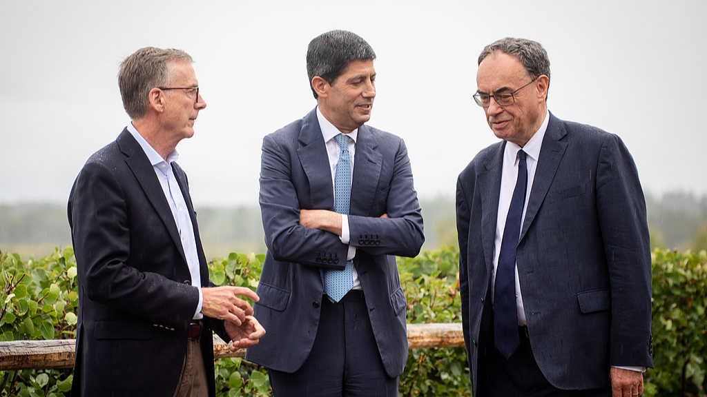 US Fed Chair Kevin Warsh talks to Bank of England Governor Andrew Bailey and Bank of Canada Governor Tiff Macklem at the annual Jackson Hole Economic Policy Symposium in Moran, Wyoming, US, August 28, 2026. /VCG