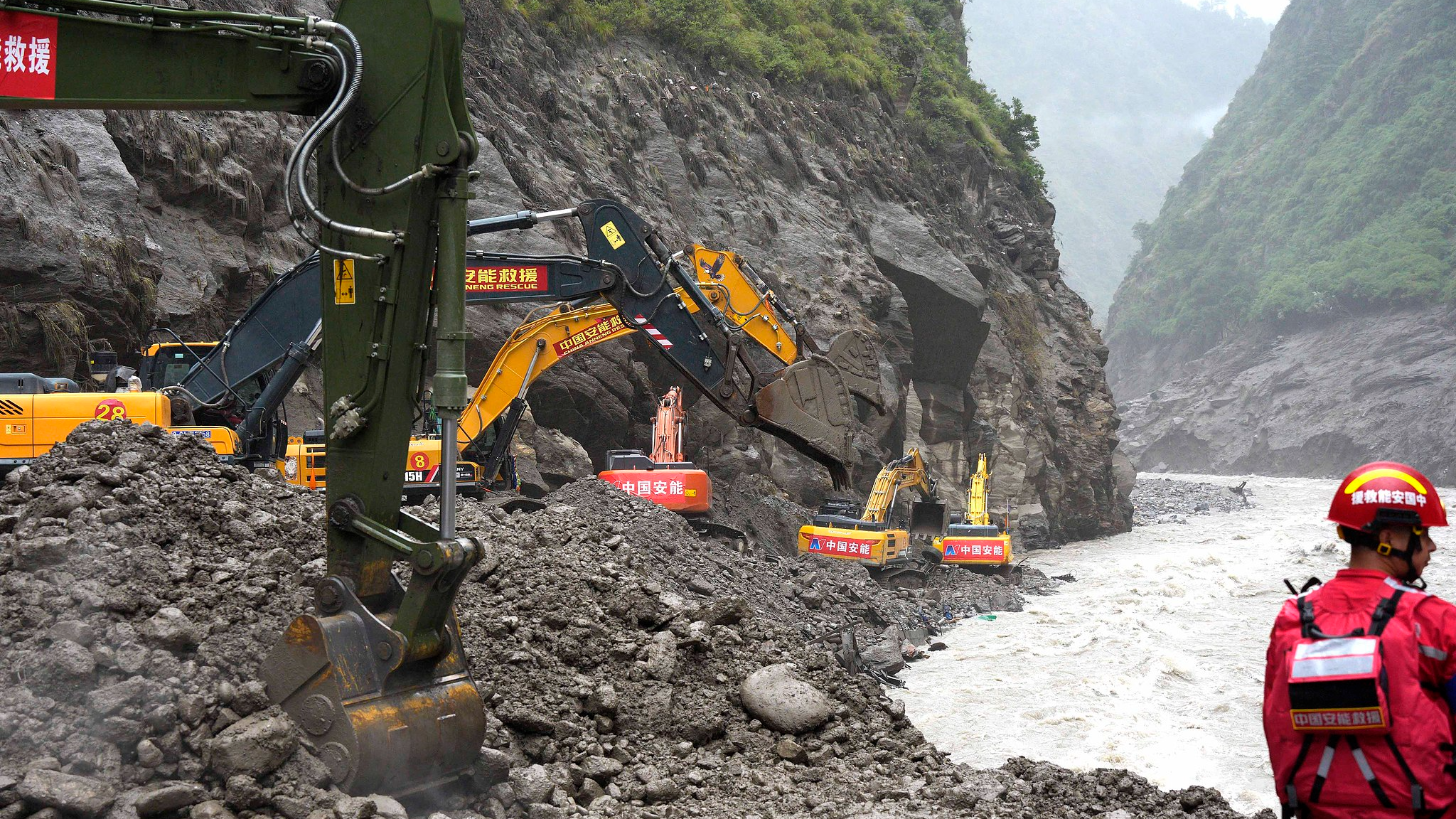 Road repair and rescue work is underway near Gyirong Port in China's Xizang Autonomous Region on August 29, 2026. /VCG