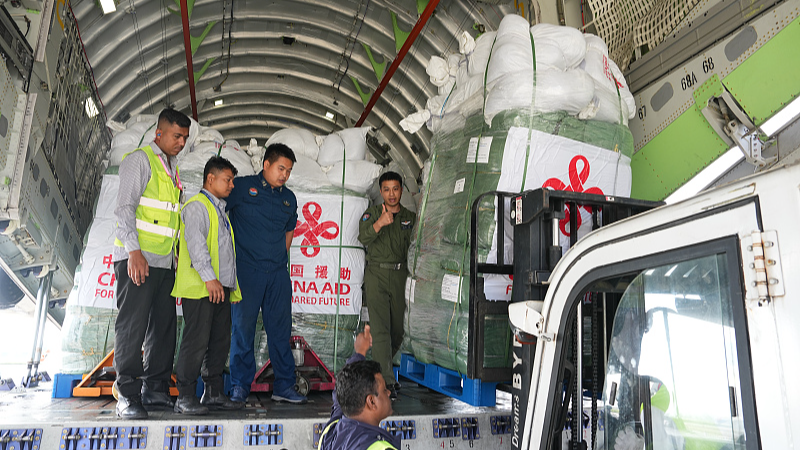 Staff members prepare to unload Chinese relief supplies at Tribhuvan International Airport in Kathmandu, Nepal, August 30, 2026. /VCG