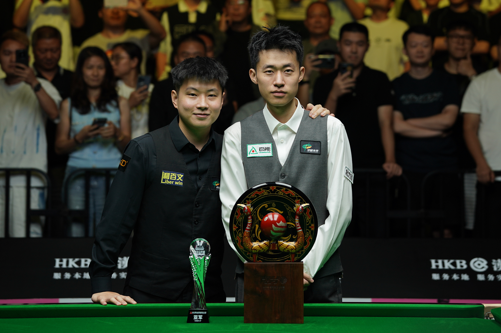 Chang Bingyu (R) and Chinese compatriot Zhao Xintong pose for photos during the awards ceremony after the final at the Wuhan Open in Wuhan, China, August 29, 2026. /VCG