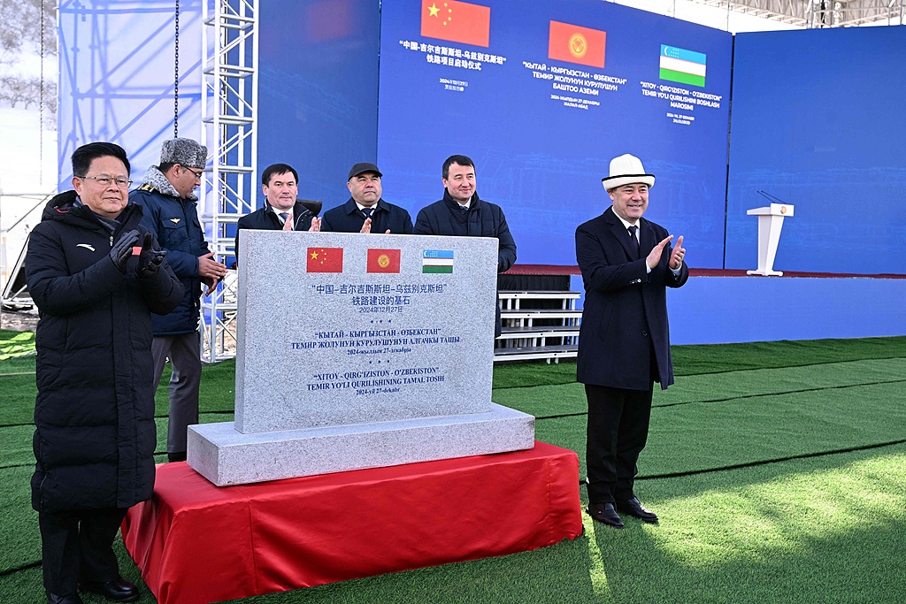 Kyrgyzstan's President Sadyr Japarov (R) and Chairman of the National Development and Reform Commission of China Zheng Shanjie (L) attend the commencement ceremony of the China-Kyrgyzstan-Uzbekistan railway project, Jalal-Abad, Kyrgyzstan, December 27, 2024. /VCG