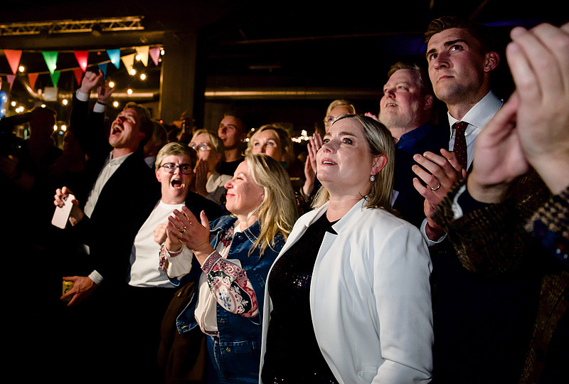 Leaders of the No campaign react as early results from rural Iceland put the No side ahead during an election-night gathering in Reykjavik, Iceland, August 29, 2026. /VCG