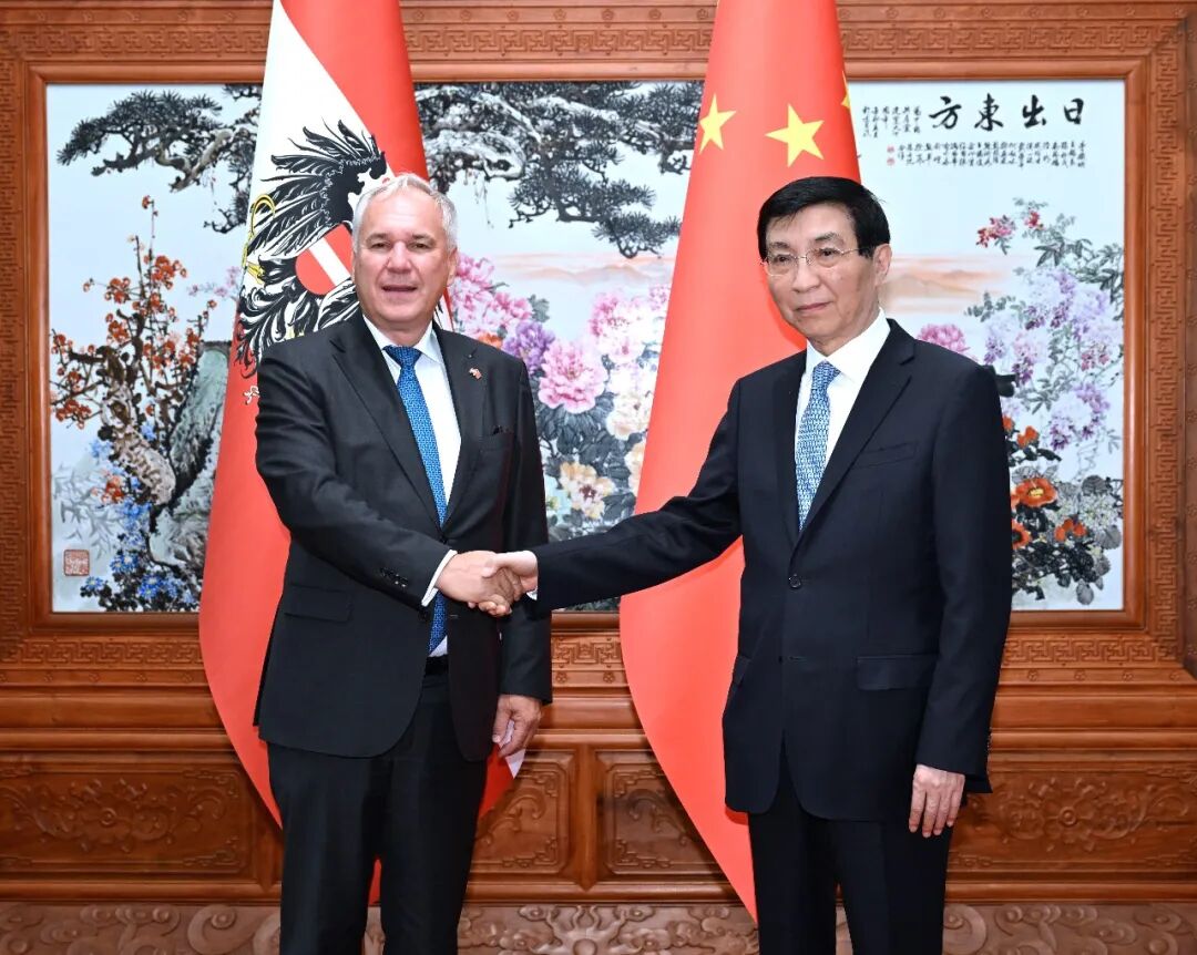 Wang Huning (R), chairman of the National Committee of the Chinese People's Political Consultative Conference, met with Walter Rosenkranz, president of the National Council of Austria, Beijing, capital of China, August 31, 2026. /Xinhua