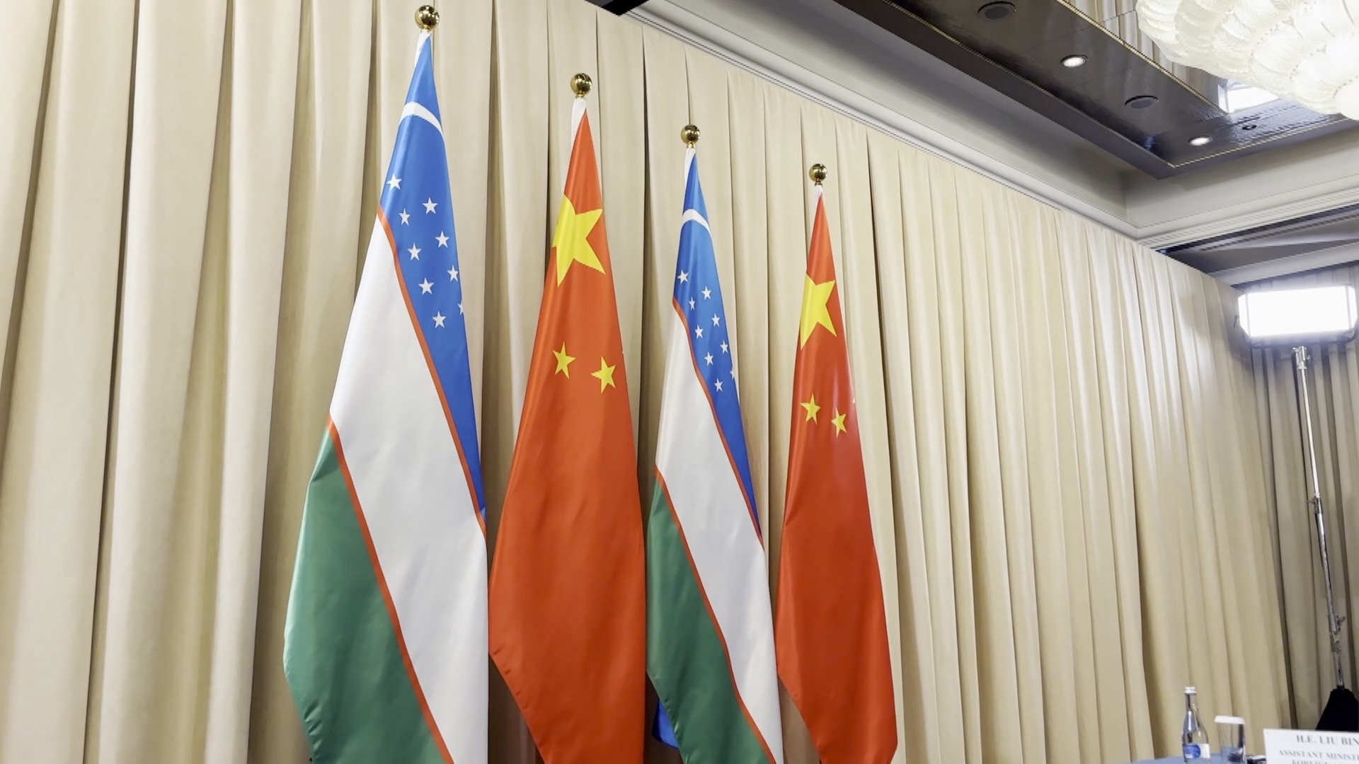 Chinese President Xi Jinping meets Uzbek president in Bishkek