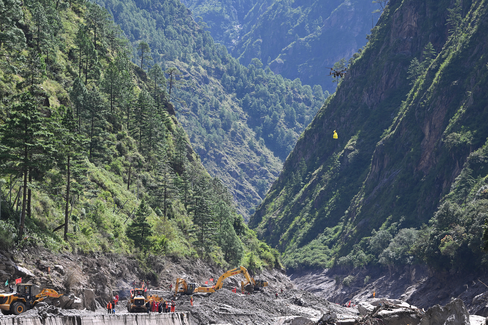 A photo taken August 28, 2026 in Gyirong, China's Xizang Autonomous Region shows firefighters delivering supplies via drone at Gyirong Port. /VCG

