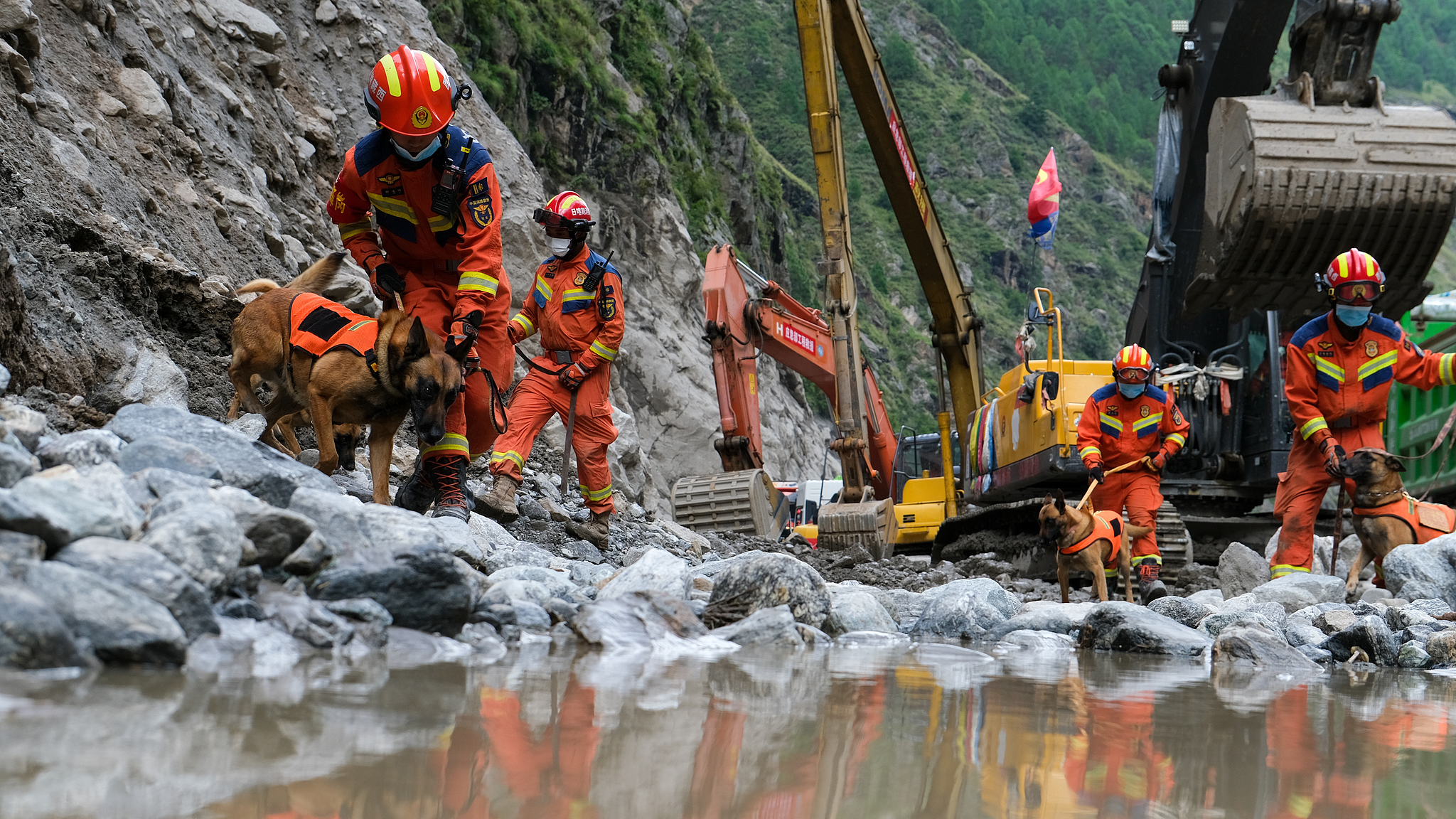 Live: Rescue efforts continue at mudslide-hit area at China-Nepal border