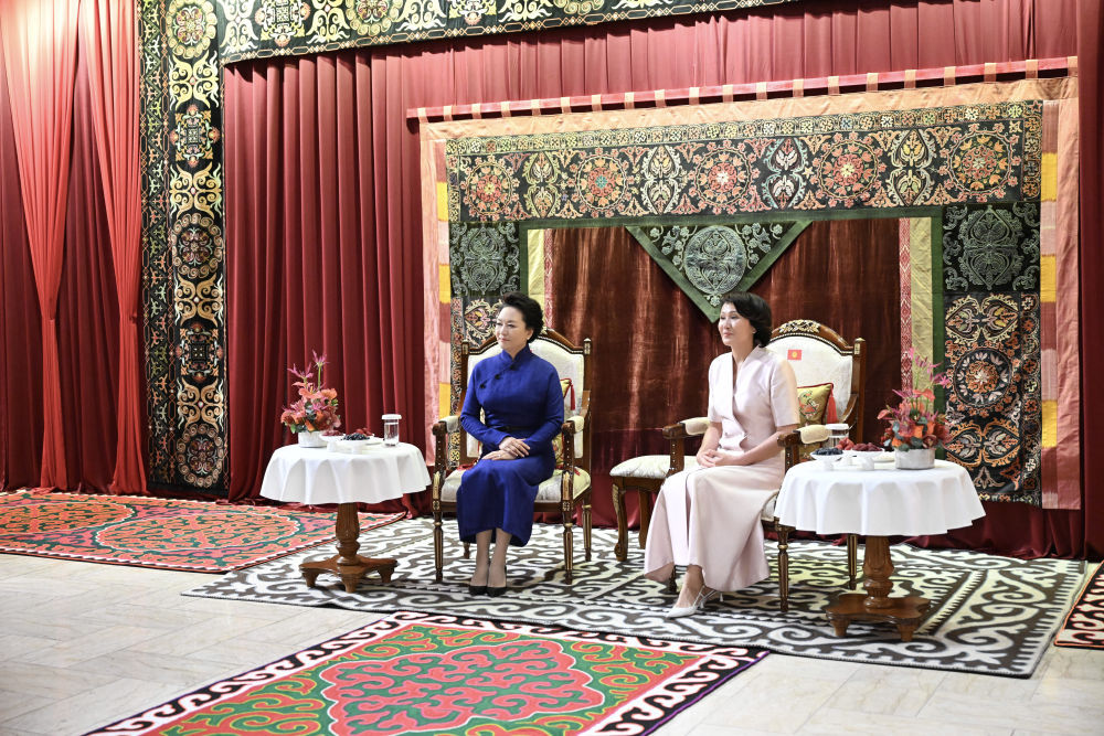 Peng Liyuan, wife of Chinese President Xi Jinping, and Aigul Japarova, wife of Kyrgyz President Sadyr Japarov, visit the National Historical Museum of the Kyrgyz Republic in Bishkek, Kyrgyzstan, August 31, 2026. /Xinhua