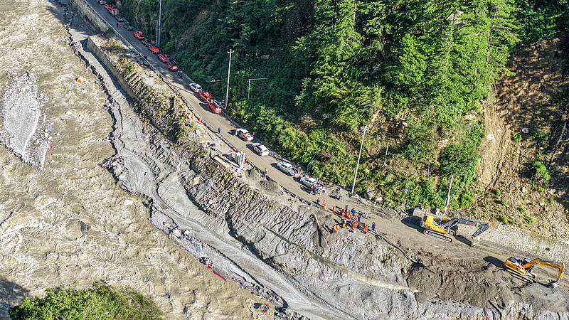  Live: Search and rescue continues at mudslide-hit China-Nepal border