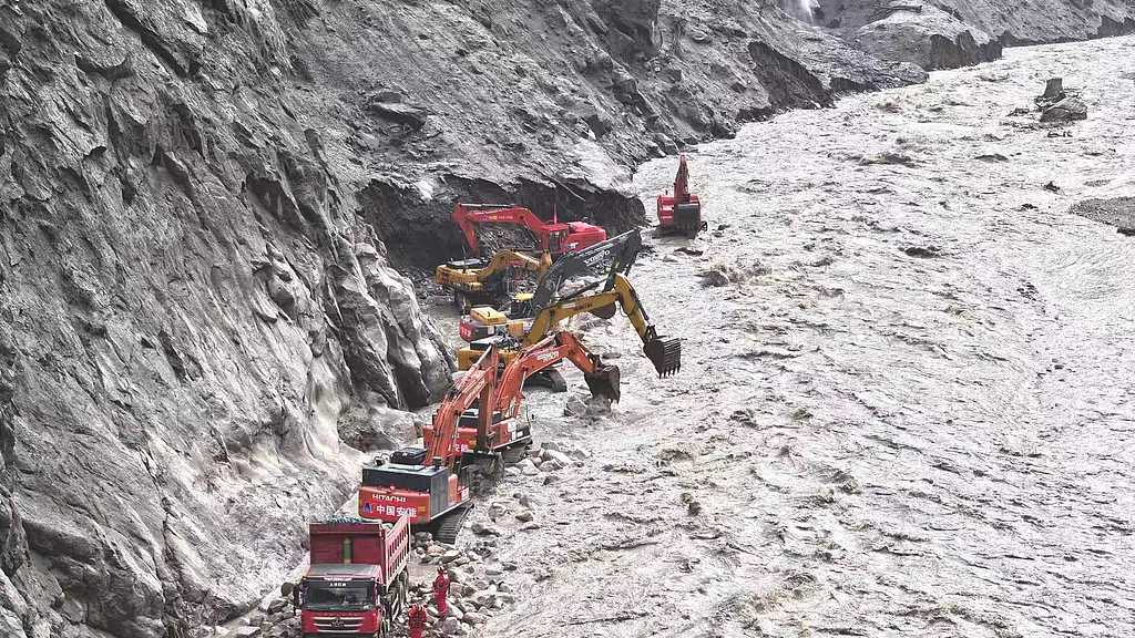 Excavators and other heavy machinery work to repair a water-damaged section of National Highway G216, Gyirong, southwest China's Xizang, August 31, 2026. /VCG