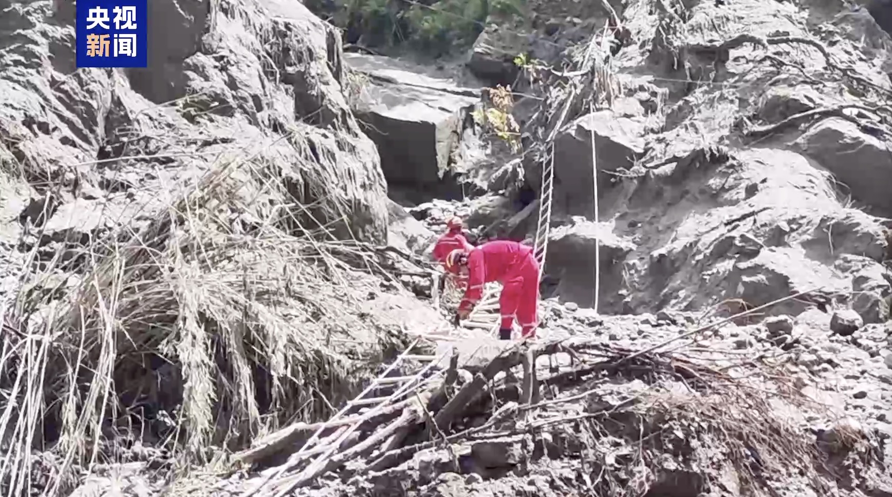  Three rope-ladder emergency evacuation routes. /CMG