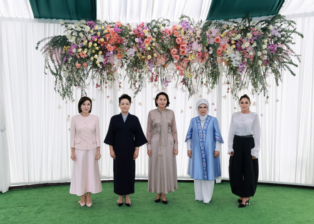 Peng Liyuan, wife of Chinese President Xi Jinping, attends an event organized by Aigul Japarova, wife of Kyrgyz President Sadyr Japarov, for spouses of leaders attending the Shanghai Cooperation Organization (SCO) Summit 2026 in Bishkek, Kyrgyzstan, September 1, 2026. /Xinhua