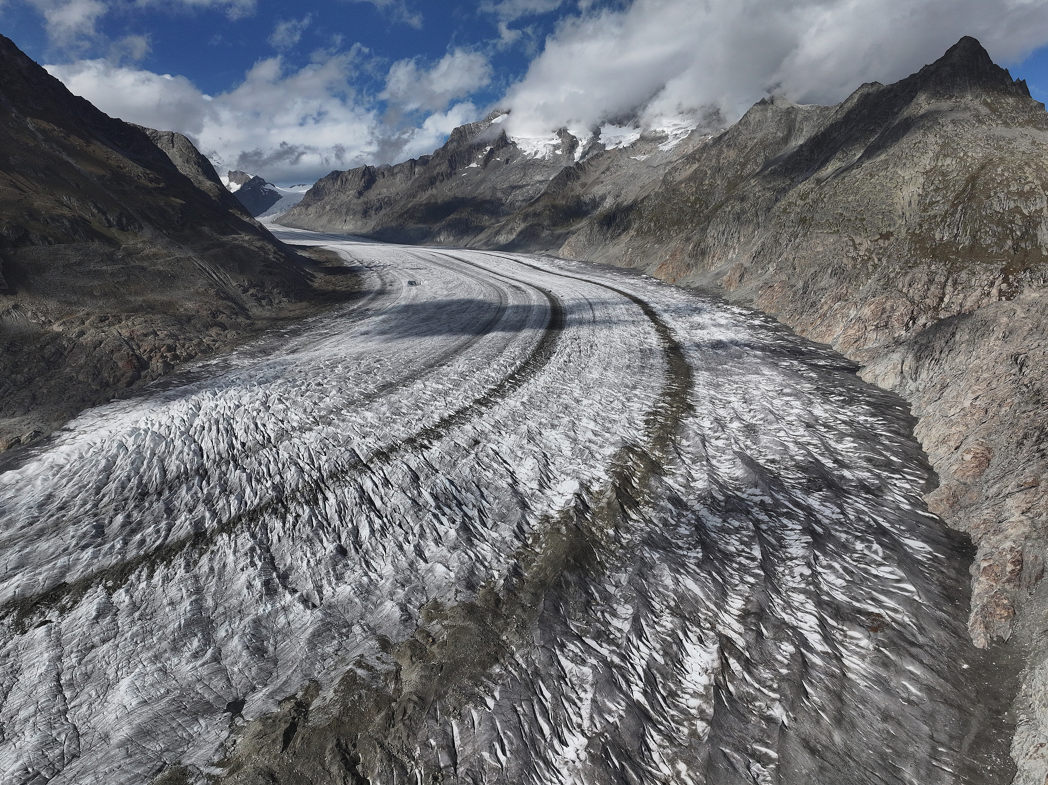 Aletsch Glacier descends near Bettmeralp, Switzerland, September 14, 2025. /VCG
