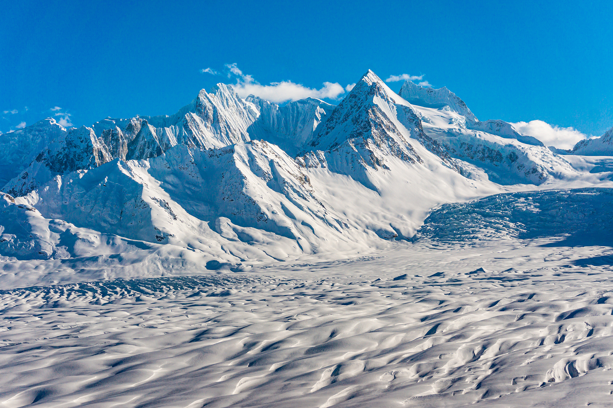 Yalong Glacier in Basu County, Qamdo City, China's Xizang Autonomous Region. /VCG