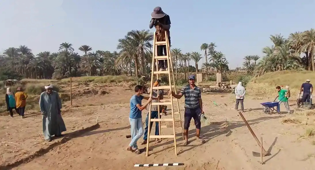 Members of the China-Egypt joint archaeological team conduct excavations at the Temple of Sekhmet site in Mit Rahina, Giza, Egypt. /CMG
