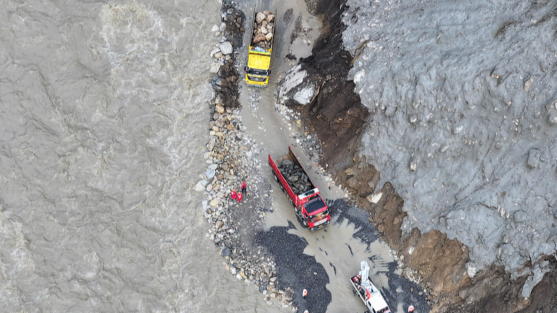 Live: Route to Gyirong Port in Xizang cleared for rescue convoys