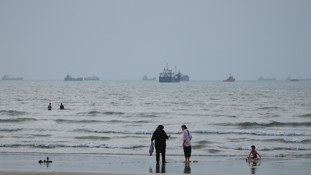 Live: US‑Iran conflict escalates as shipping safety hangs in balance over the Strait of Hormuz