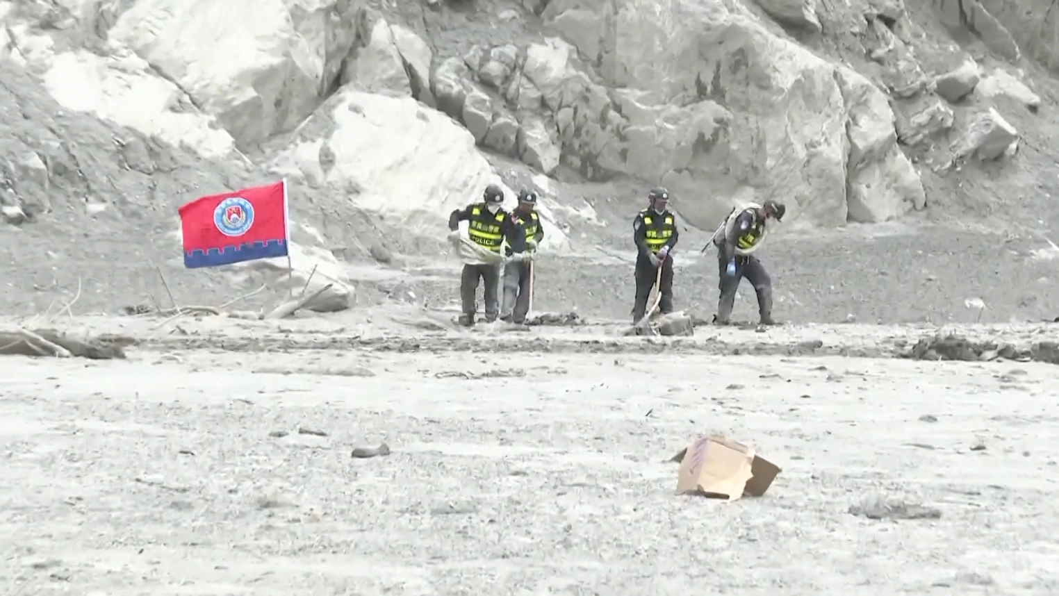 Live broadcast from destroyed Gyirong Port reveals rescue conditions