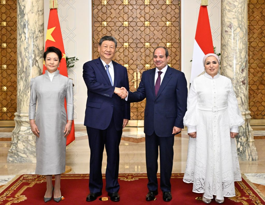 Chinese President Xi Jinping and his wife Peng Liyuan pose for a group photo with Egyptian President Abdel Fattah El-Sisi and his wife Entissar El-Sisi in Cairo, Egypt, September 2, 2026. /Xinhua