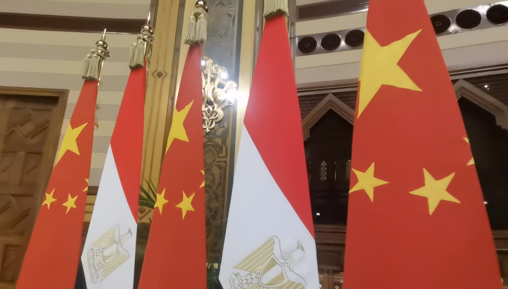 President Xi holds talks with Egyptian president