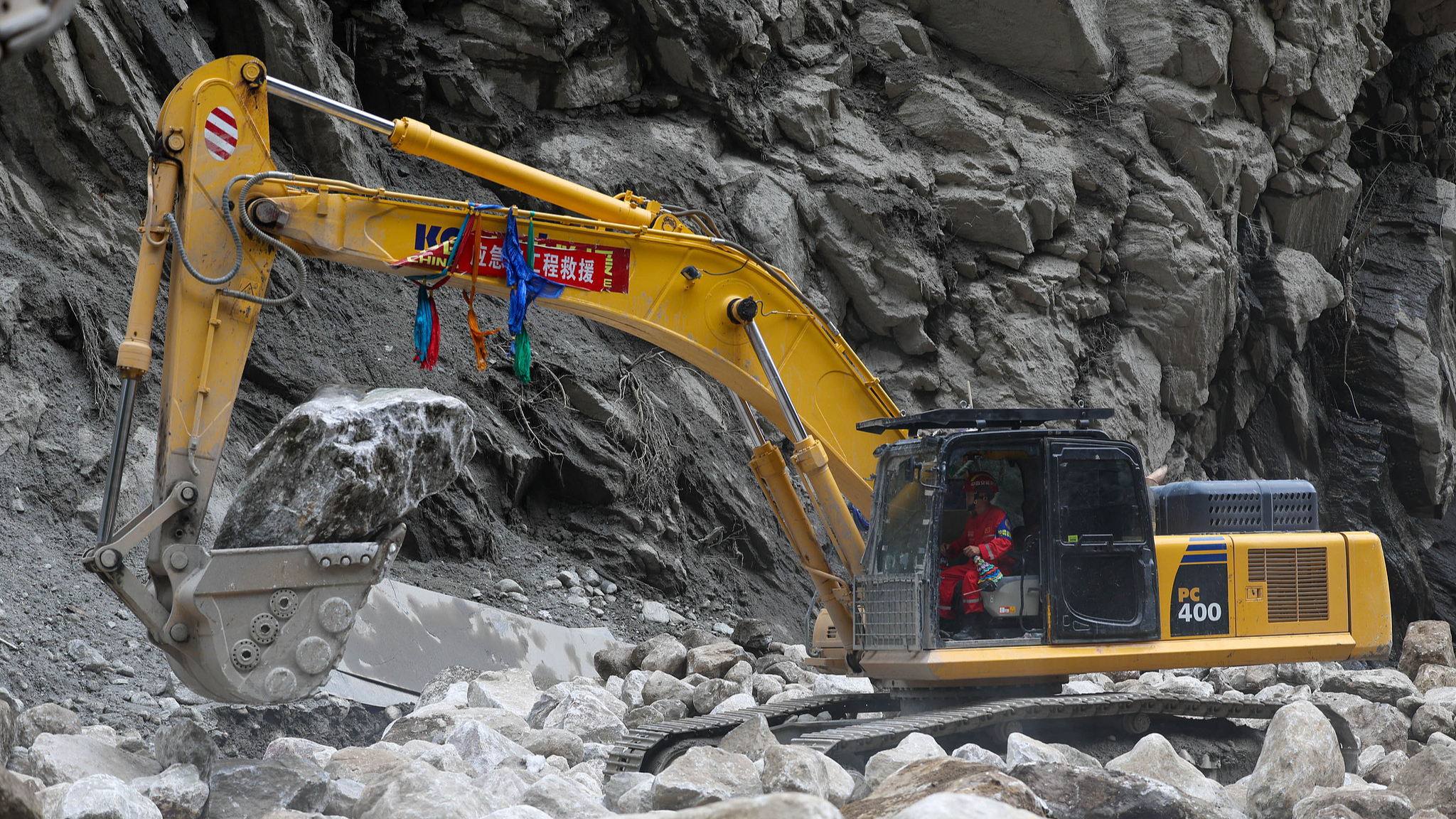 Road access to Gyirong Port cleared, in-depth rescue underway