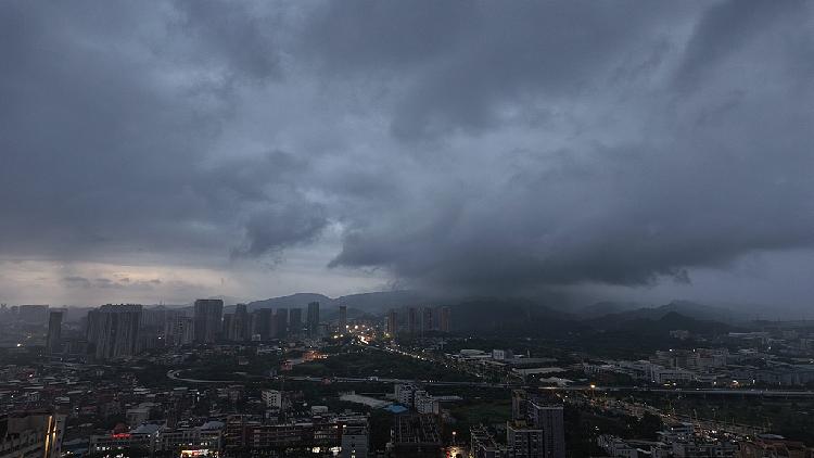 台風サウデル、南シナ海で熱帯暴風雨に再発達