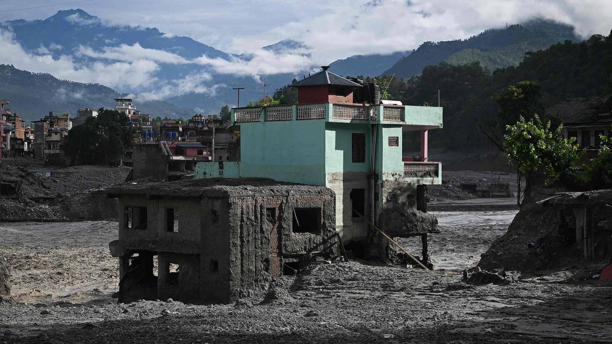 Death toll rises to 1,204 in Nepal after massive mudslide
