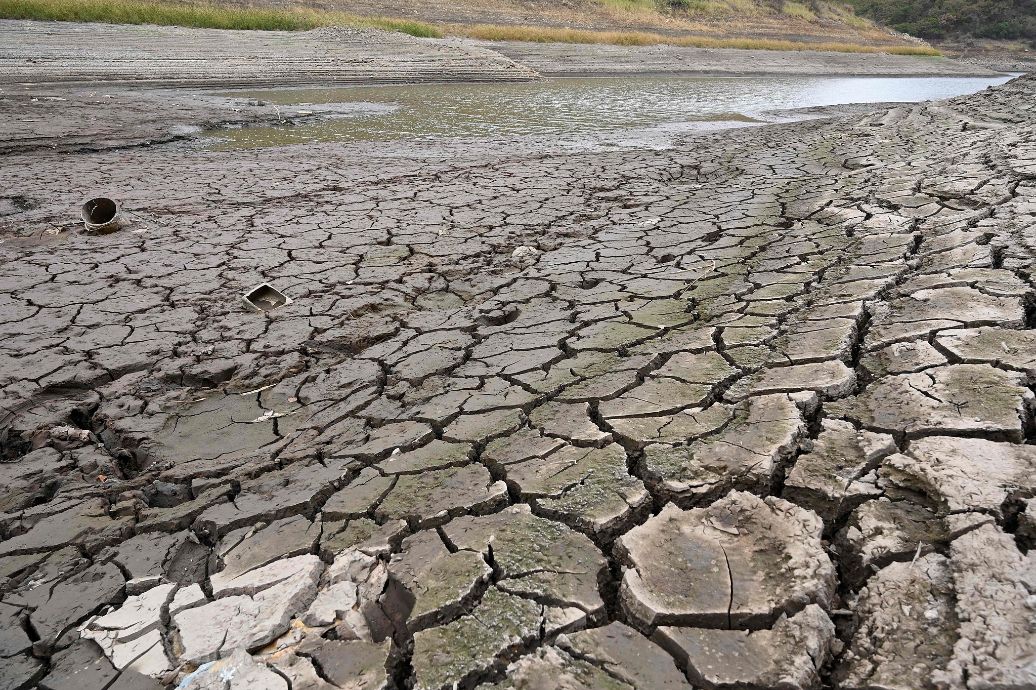 A view of Los Laureles reservoir with low water levels as El Nino scorches harvests and causes livestock to die of thirst, Tegucigalpa, Honduras, September 2, 2026. /VCG
